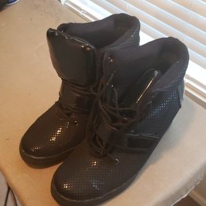 Black wedged sneakers